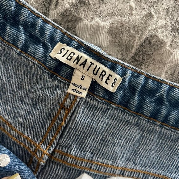 Signature 8 high waist distressed denim shorts in light wash blue S - Picture 2 of 3